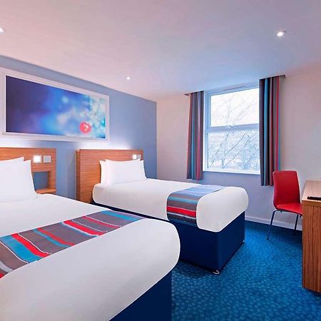 Travelodge Cameron Toll Hotel Эдинбург Номер фото