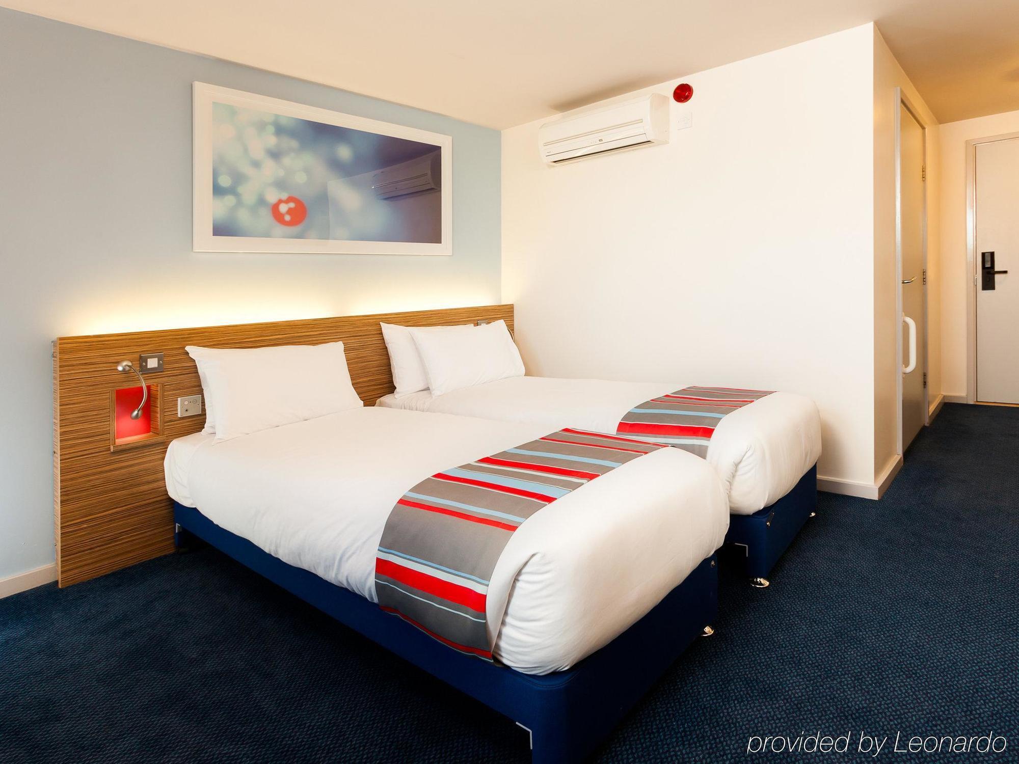 Travelodge Cameron Toll Hotel Эдинбург Экстерьер фото