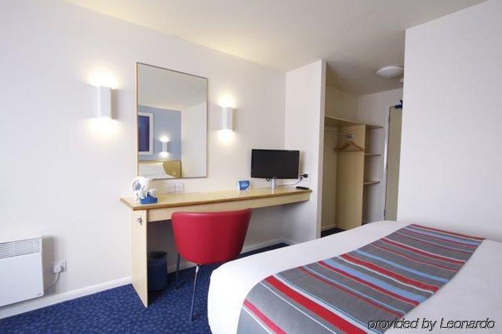 Travelodge Cameron Toll Hotel Эдинбург Экстерьер фото