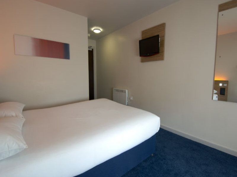 Travelodge Cameron Toll Hotel Эдинбург Экстерьер фото