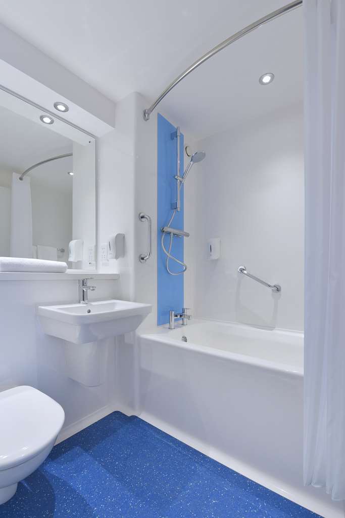 Travelodge Cameron Toll Hotel Эдинбург Номер фото
